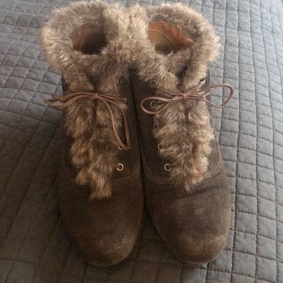 EUC Earthies faux fur lined wedges - Picture 2 of 5